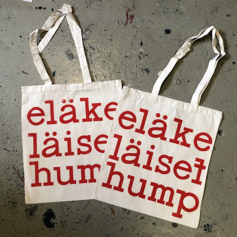 Hump tote bag printed in red